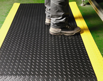 車(chē)間工業(yè)耐油防滑地墊，車(chē)間走道、加工生產(chǎn)線線工業(yè)地毯